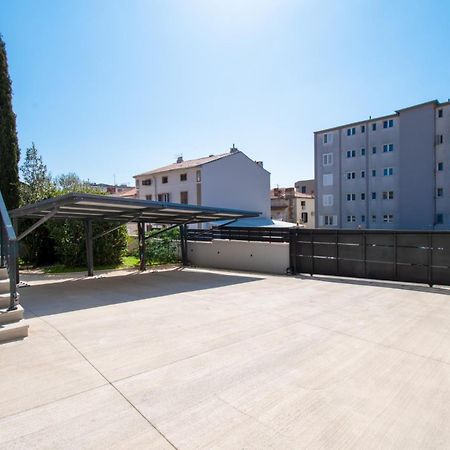City Life With Free Parking Pula Exterior photo
