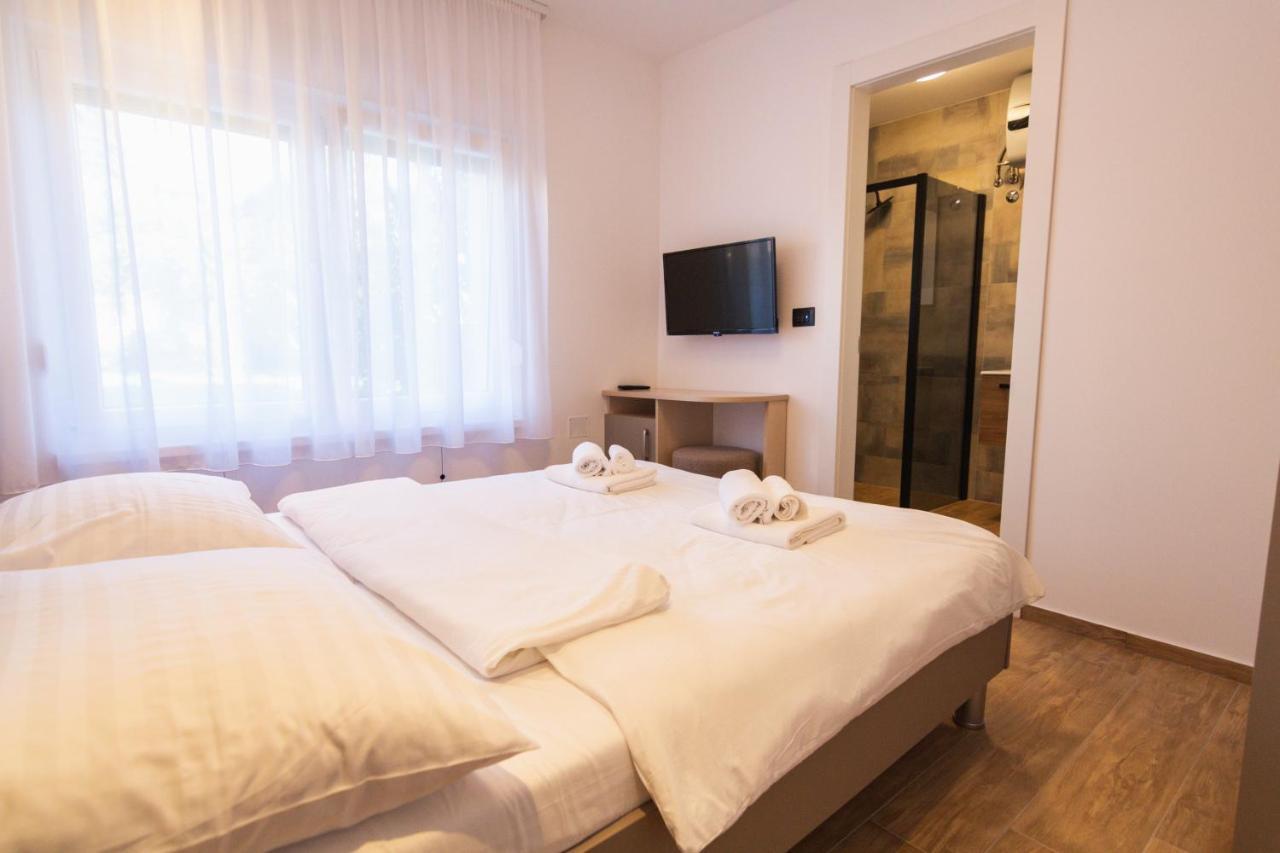 City Life With Free Parking Pula Exterior photo