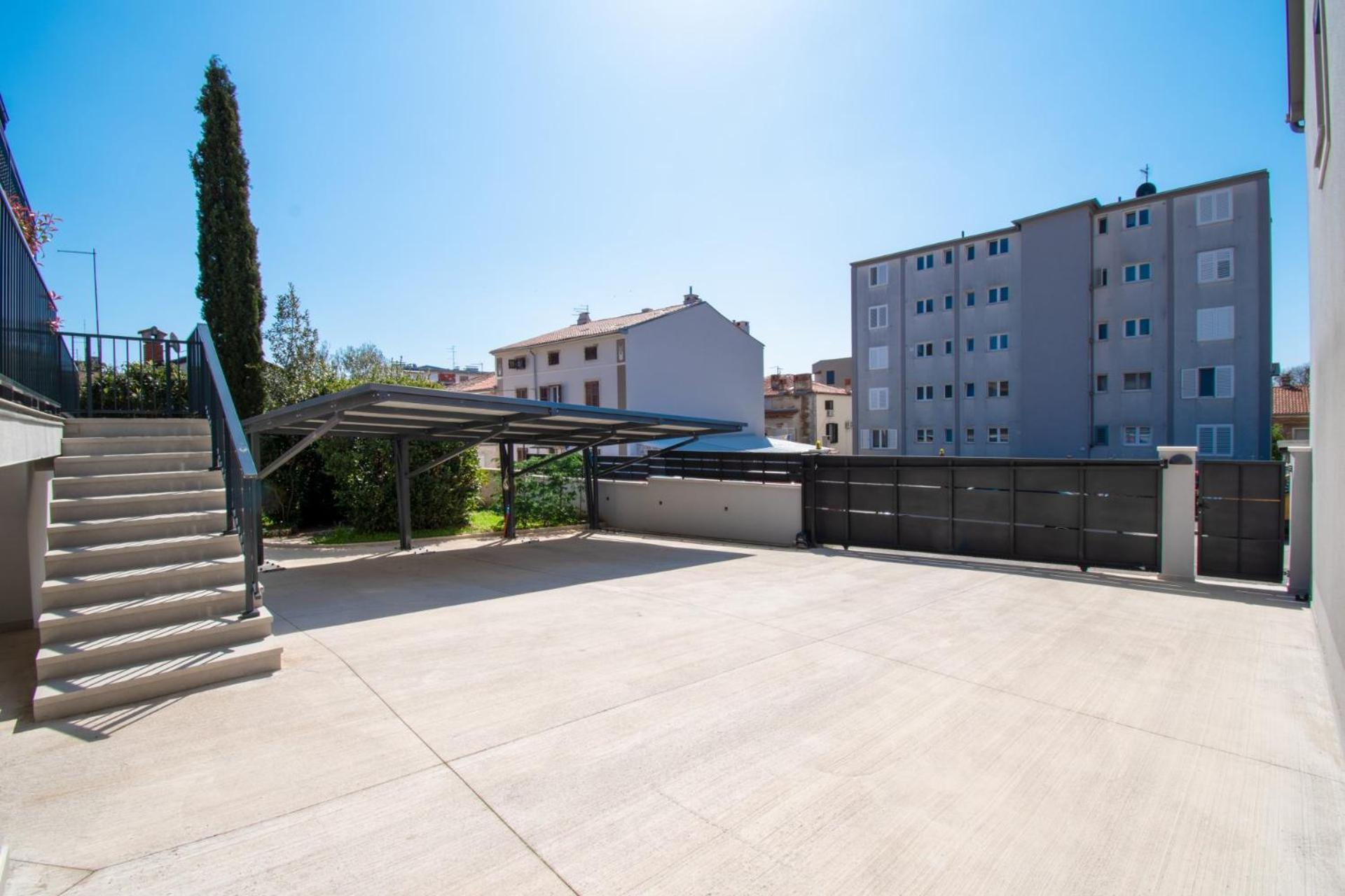 City Life With Free Parking Pula Exterior photo